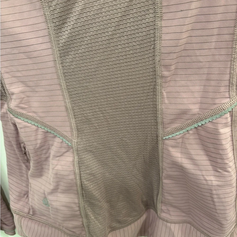 Lululemon Run for Gold Half Zip in Mauvelous Size 4